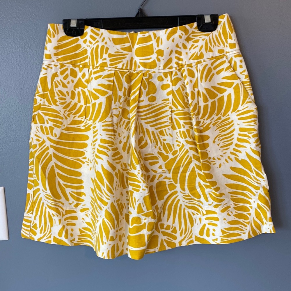Ann Taylor LOFT skirt size 4.  Pleated with pockets